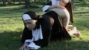 撒旦通过女同性恋舔阴...