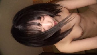 看著一個性感的18歲...