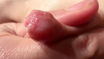 大自然的乳房和近距离...