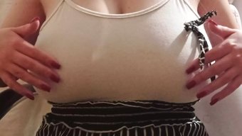 与丰满美女的感性办公...
