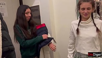与接送女孩的四人行p...