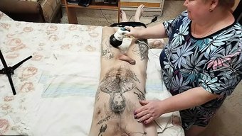 女主人给她的继子做c...