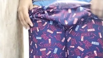 成熟的印度女人被她性...