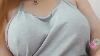 大奶宝贝在热门视频中自慰