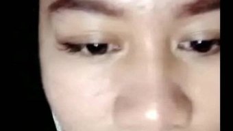 成熟的团体排队参加人...