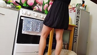 完美身材的业余少女被...