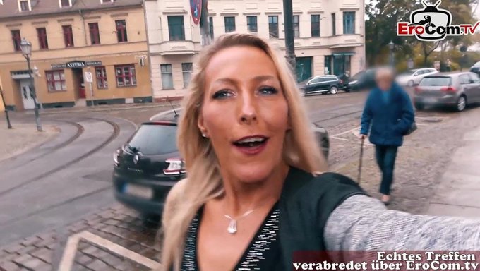 Lena Nitro和lana Vegas在这个视频中度过了一个感性的女同性恋约会