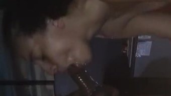 自制视频中的泡沫屁股...