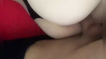 欧洲业余少女从后面被...