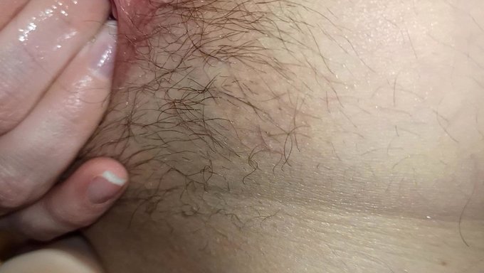 毛茸茸的业余爱好者获得近距离关注