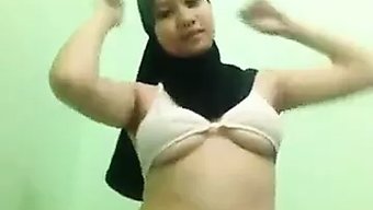 印度女孩为我脱衣并自慰
