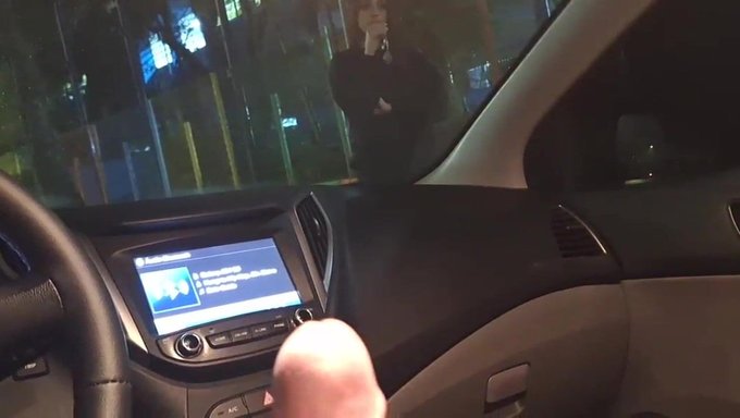 肮脏的业余爱好者被打手枪并自慰