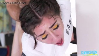 大奶子和大屁股的色情...