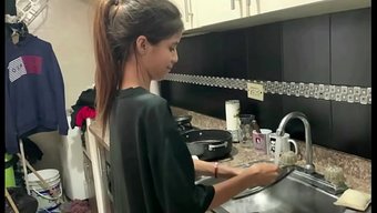骚继妹独自在家时直接...