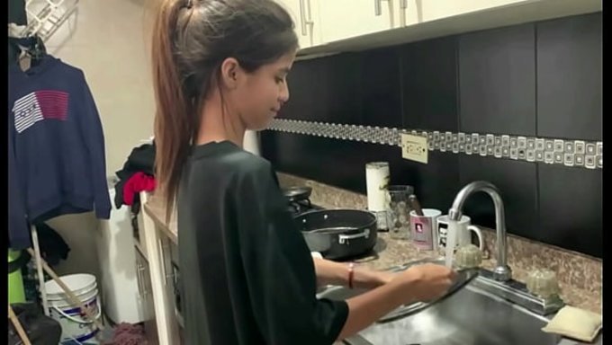 骚气继妹,天然大奶让我欲火焚身,根本停不下来。