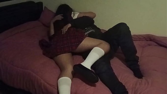 干嘛要掀我的裙子?干着大屁股的邻家小妞,高手!