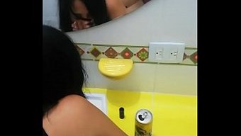 业余少女在现实色情视...