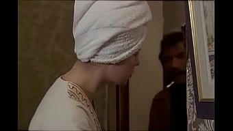 体验高清法国女人的完整情色