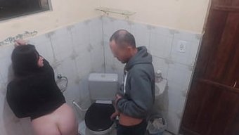浴室里的新视频,特色...