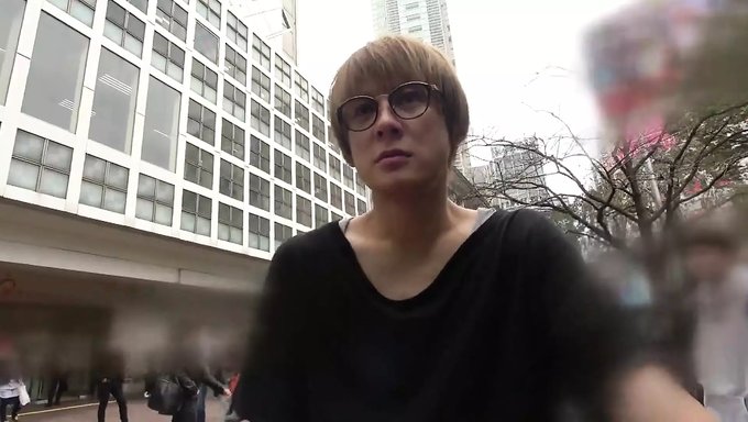 穿着尼龙丝袜的亚洲美女口交会让你喘不过气来